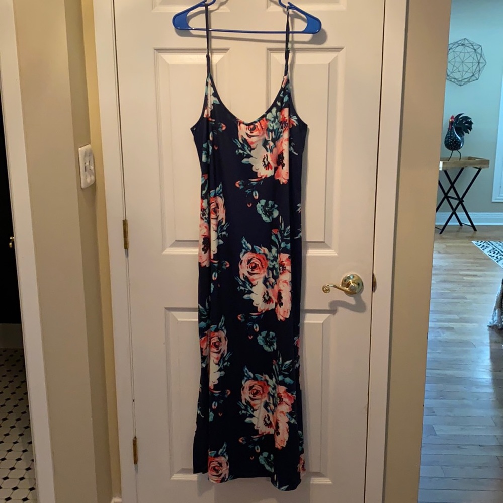 NWOT Beautiful Floral Maxi Dress!